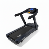 Trotadora comercial Titan X8200A con motor de 3 HP y 12 programas